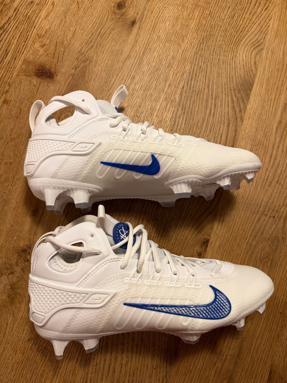 Nike Hurache Men’s 7.5/ Women’s 9 Elite Mid Lacrosse cleat  NWT